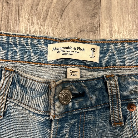 SIZE 29 / 8 ABERCROMBIE & FITCH THE 90’s RELAXED JEAN HIGH RISE - Picture 2 of 7